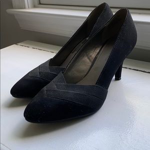 🖤 Black Faux Suede Pumps 🖤